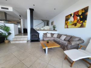 La Perla Villa en Canyelles, con vistas al mar