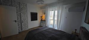 Luxury 2bdr apartment with sea view and 50m from the beach