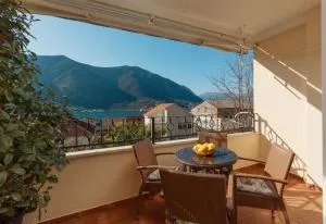 Petrovic Family - Sea View Apartment - Tomići