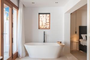 Chic Ibiza Villa nearby Olivera beach