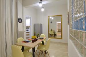 Plaka, Apartment in the old historical neighborhood of Athens