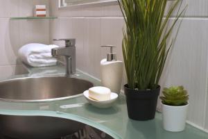 Comfortable apartment at the foot of the Odeon of Herodes Atticus