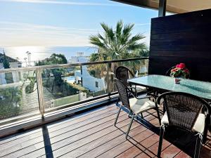 Topfloor apartment with terrace and sea views