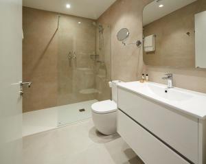 H SUITE2B by Smiling Rentals