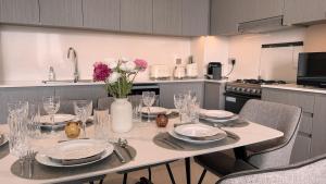 VayK - The Burj Diamond Fountain View - Grande Signature Residence - Downtown in Dubai - 2BR