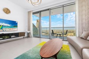 Spacious Dubai Apartment with Water Views and Luxury Amenities