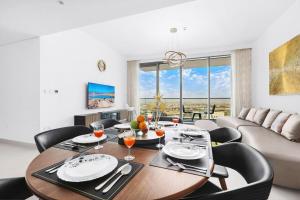 Spacious Dubai Apartment with Water Views and Luxury Amenities