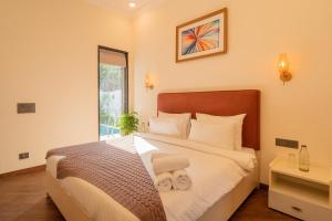 ELIVAAS Laguna Encanto 4 BHK Villa with Pvt Pool & Terrace