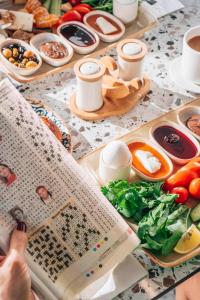 Lucky Monkey Midi Hotel