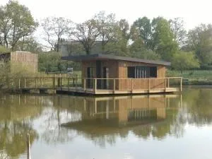 tom Sawyer cabane flottante - Faye-lʼAbbesse