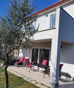 Olivia Valkanela App 1