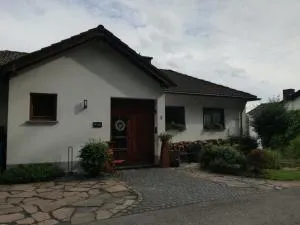 Ferienwohnung Tettenbusch in der Waldstadt Prüm Naturpark Eifel - 弗莱灵恩