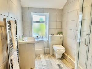 Stylish Mumbles Getaway-Parking Heart of Village - Pass the Keys