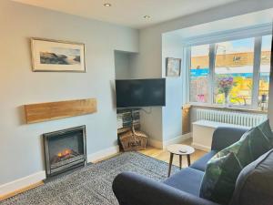 Stylish Mumbles Getaway-Parking Heart of Village - Pass the Keys