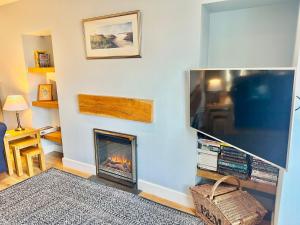Stylish Mumbles Getaway-Parking Heart of Village - Pass the Keys