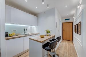 Romanca Deluxe Studio - City View