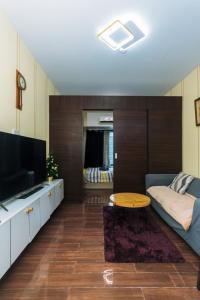 The Vibrant Condo Cool Stays 4254 Memorable Swim Gym Park Laugh