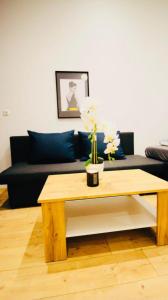 Super Central Cozy 5 BR Shared Apt 10Min Walk to Augarten