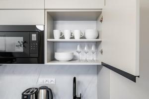 Blueground Prague 2 furnished Náměstí Míru PRG-44