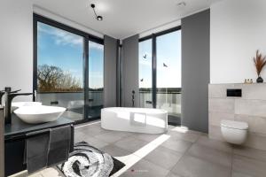 Villa "Black & White"