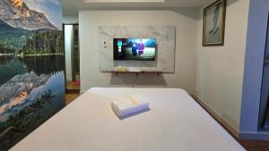 Sea View with Bridge at Gold Coast PIK high floor