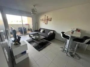 T2 Design dans résidence neuve - Larom