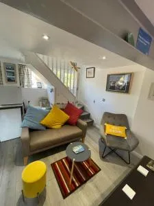 Magnolia Passageway to the Jurassic Coast. - Corfe Castle