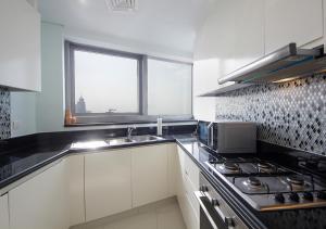 Opulent 2BR In Paramount Hotel Apt