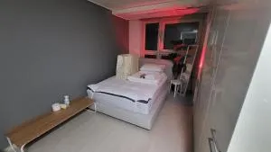 1-2308 #Sinnonhyeon Stn Exit 9, 1-min #Gangnam Stn, 5-min #OTT #Concierge Gangnam Managed - Seul