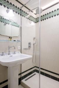 Hotels Hotel Boileau : Chambre Simple Supérieure