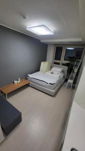 1-2308 #Sinnonhyeon Stn Exit 9, 1-min #Gangnam Stn, 5-min #OTT #Concierge Gangnam Managed