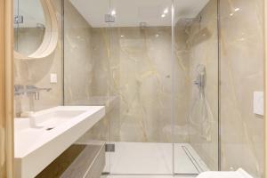 Brand new 6 bedroom villa with pool