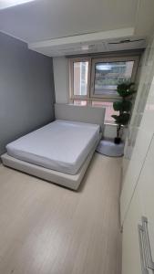 1-2308 #Sinnonhyeon Stn Exit 9, 1-min #Gangnam Stn, 5-min #OTT #Concierge Gangnam Managed