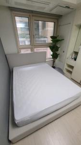 1-2308 #Sinnonhyeon Stn Exit 9, 1-min #Gangnam Stn, 5-min #OTT #Concierge Gangnam Managed