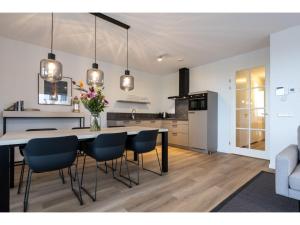 Beautiful apartment with beautiful views of the lively marina