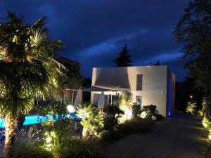 Maisons de vacances LA VILLA KORLEA AVEC PISCINE AIX LES BAINS : photos des chambres