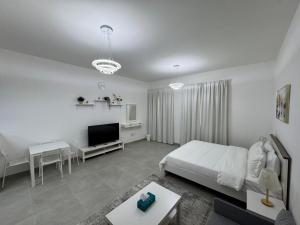 England Cluster International City - Bright,Spacious and Well Furnished Studio