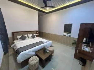 Blackberry Resort Pushkar - Nature with Pool - Kharwa