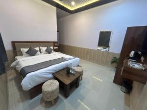 Blackberry Resort Pushkar - Nature with Pool