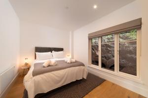 Harbour Lookout, Luxury Family Apt, Sea View and Terrace, 2 Bedrooms,1 Bathroom, Parking