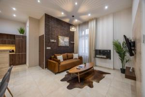 Luxe n Charm Central Grand Suite by Prestige Homes