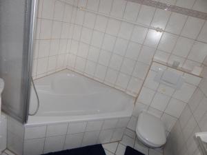 FH-Ostfrieslandtraum-mit-Wintergarten-und-eingezaeuntem-Grundstueck