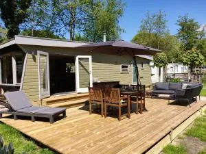 Gemoderniseerd gezellig chalet bij het bos - 瑞斯