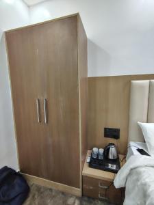 Premium Hotel Aarav Grand - Mathura Central - 5 Min distance from Railway Station