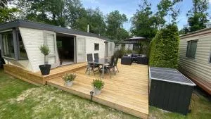 Gemoderniseerd en modern chalet bij het bos - Wijckel