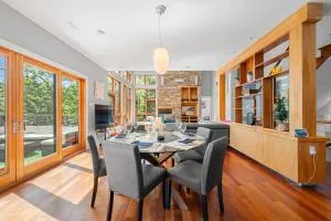 Serene modern Lakehouse on Golf Course - Eastern Passage