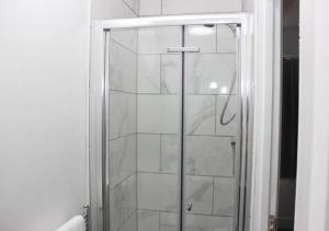 Newly Refurbished 3 Bed 2.5 Bath House in Staines