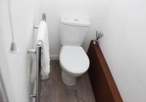 Newly Refurbished 3 Bed 2.5 Bath House in Staines