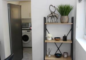 Newly Refurbished 3 Bed 2.5 Bath House in Staines