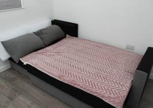 Newly Refurbished 3 Bed 2.5 Bath House in Staines